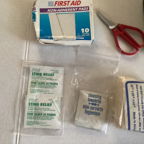 1997-2001 BMW 74OIL E38 First Aid Kit W/Leather Case OEM - Picture 4 of 12